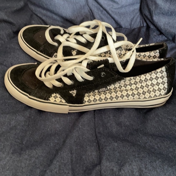 Women’s Vans sneakers never worn size 8.5 - Picture 2 of 5